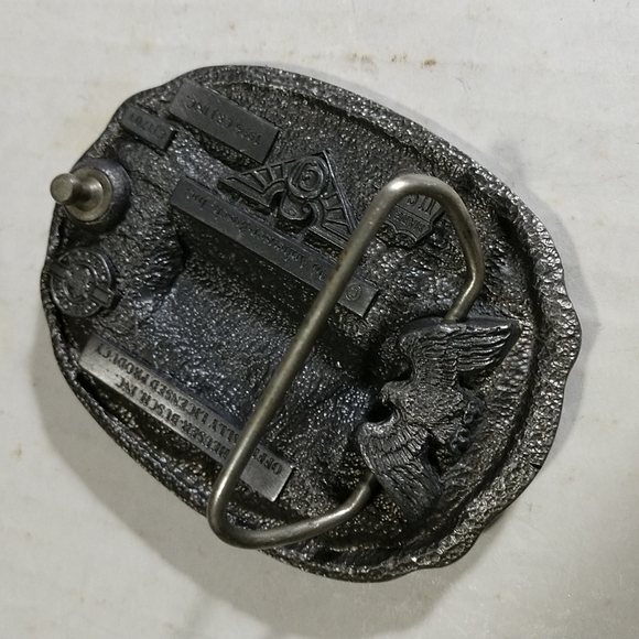 - 🆕🐸Belt Buckle Raised 3-D Pewter Budweiser Beer Bottle and Frog - Picture 5 of 9